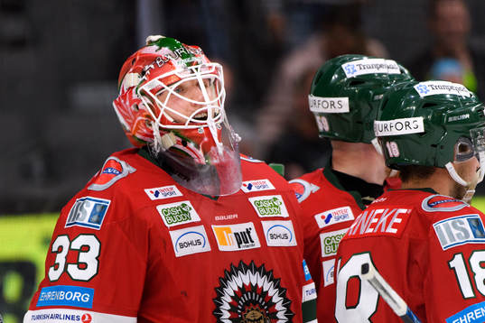 Frölundas målvakt Johan Mattsson jublar