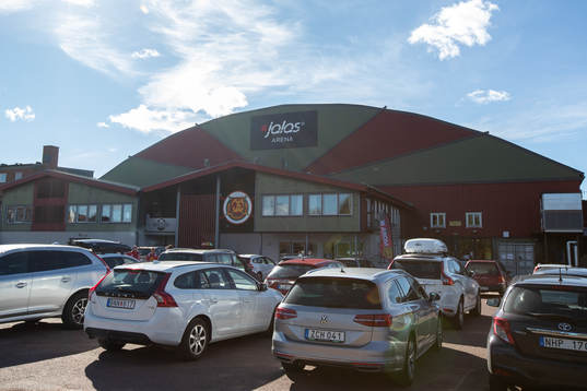 Jalas Arena exteriör innan ishockeymatchen i SHL mellan