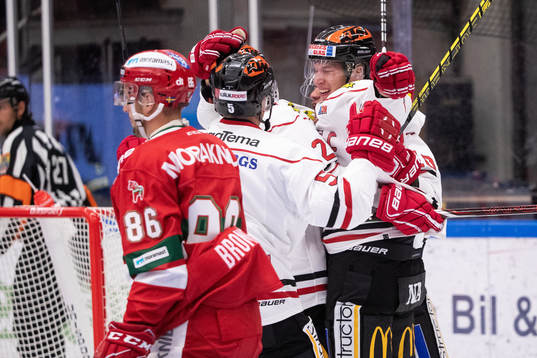 Örebros Jere Sallinen jublar