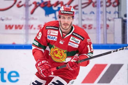 Moras John Persson  i ishockeymatchen i SHL mellan Mora och