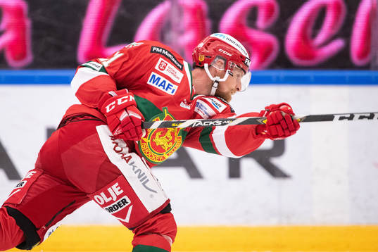 Moras Alexander Hilmerson  i ishockeymatchen i SHL mellan