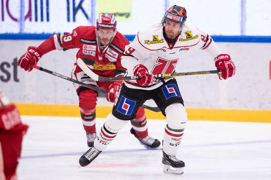 Moras John Persson 0ch Örebros Tylor Spink  i