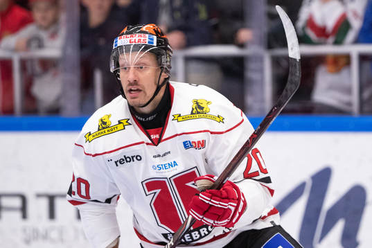 Örebros Marcus Weinstock  i ishockeymatchen i SHL mellan