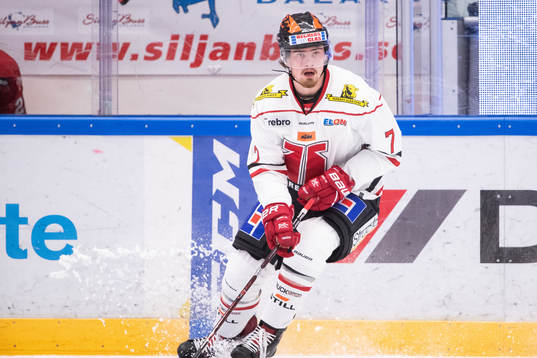 Örebros Marcus Björk  i ishockeymatchen i SHL mellan Mora