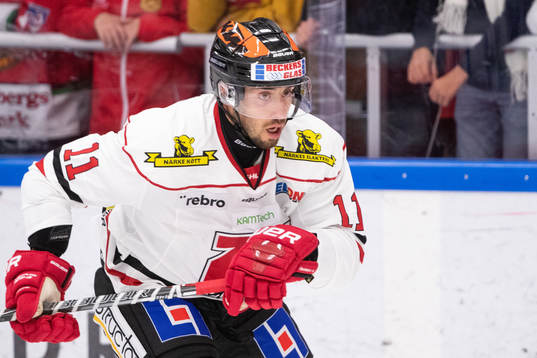 Örebros Aaron Palushaj i ishockeymatchen i SHL mellan Mora