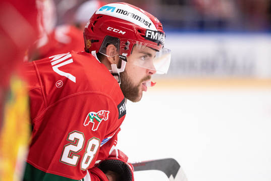Moras Oskar Svanlund  i ishockeymatchen i SHL mellan Mora