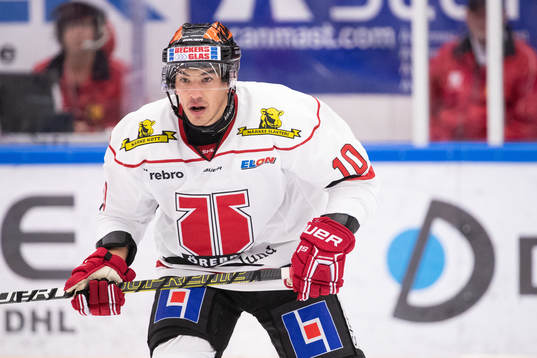 Örebros Shane Harper  i ishockeymatchen i SHL mellan Mora