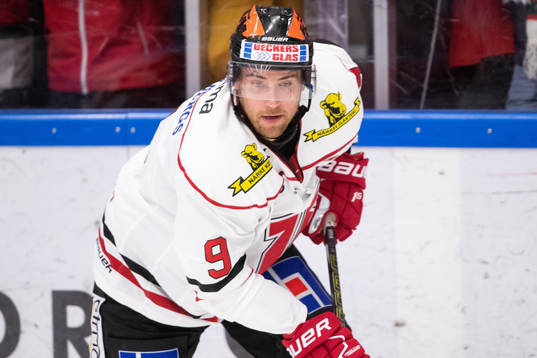 Örebros Tylor Spink  i ishockeymatchen i SHL mellan Mora