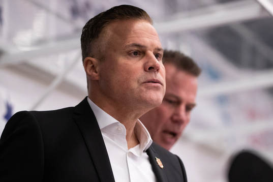 Moras assisterande tränare Barry Smith   i ishockeymatchen