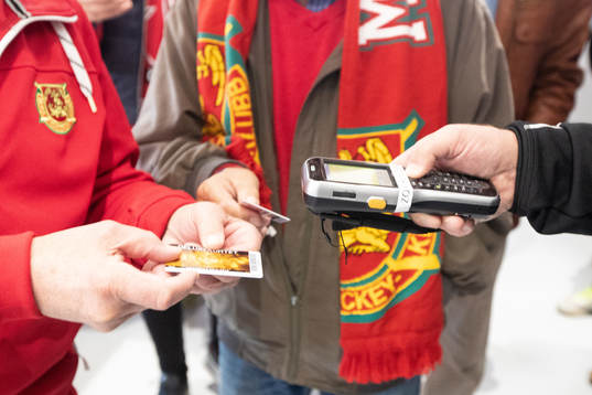 Biljettkoll i ishockeymatchen i SHL mellan Mora och Örebro