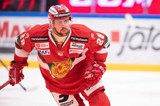 Moras Oskar Svanlund  i ishockeymatchen i SHL mellan Mora