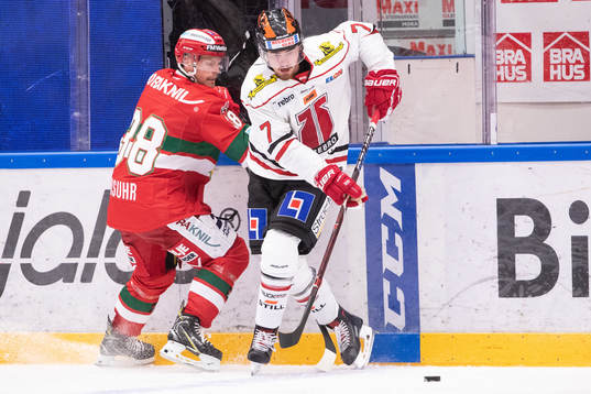 Moras Adam Masuhr och Örebros Marcus Björk  i