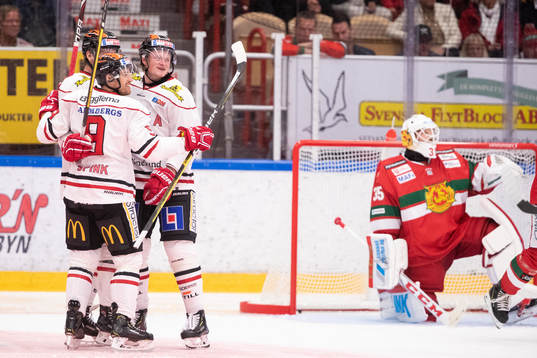Örebros Linus Arnesson jublar med Anton Hedman och Tylor