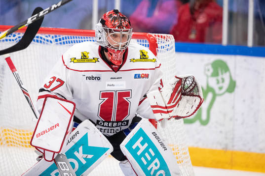 Örebros målvakt Eero Kilpeläinen  i ishockeymatchen i