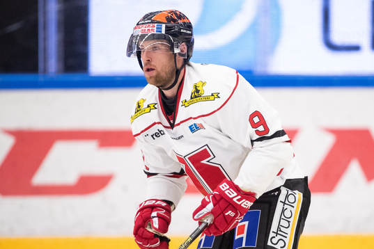 Örebros Tylor Spink  i ishockeymatchen i SHL mellan Mora