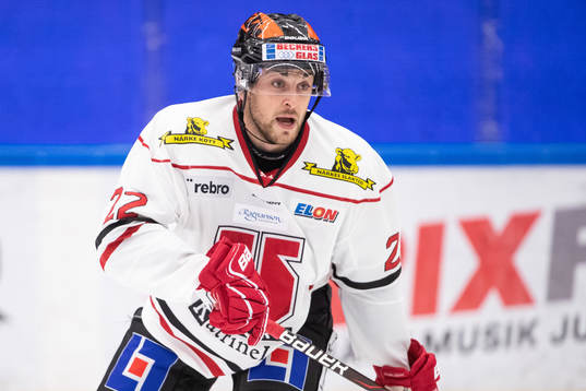 Örebros Jonathan Andersson  i ishockeymatchen i SHL mellan