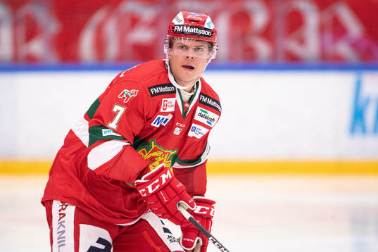 Moras Erlend Lesund  i ishockeymatchen i SHL mellan Mora