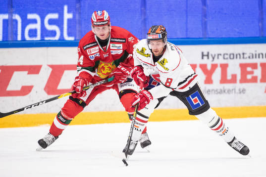 Moras Sebastian Hartmann och Örebros Tyson Spink  i