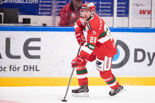 Moras Oskar Svanlund  i ishockeymatchen i SHL mellan Mora