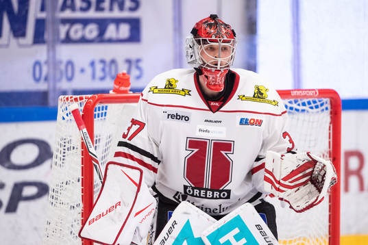 Örebros målvakt Eero Kilpeläinen  i ishockeymatchen i