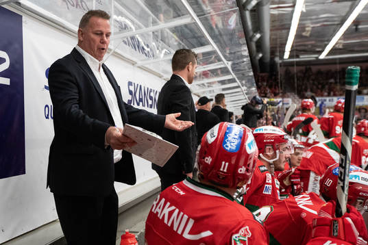 Moras tränare Mats Lusth  i ishockeymatchen i SHL mellan