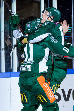 Färjestads Johan Ryno jublar