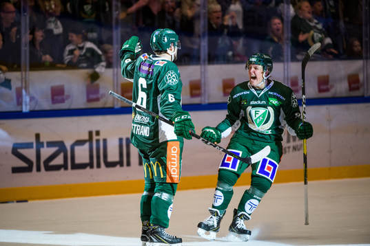 Färjestads Mikael Wikstrand och Fabian Zetterlund jublar
