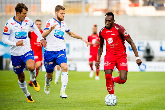 Sondre Tronstad of Haugesund and Daouda Bamba of Brann