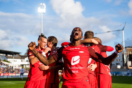 Bläddra bland fler bilder av Football, Eliteserien, Haugesund - Brann