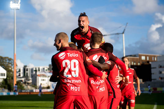 Kristoffer Barmen and Vito Wormgoor of Brann celebrates