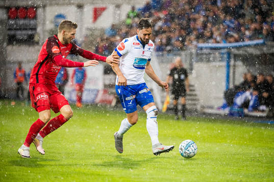 Gilli Rolantsson of Brann and Alexander Stølås of