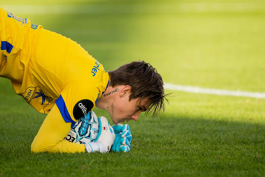 Goalkeeper Per Kristian Bråtveit of Haugesund