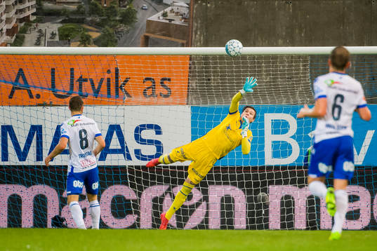 Goalkeeper Per Kristian Bråtveit of Haugesund miss to save