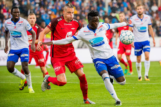 Vito Wormgoor of Brann and David Akintola of Haugesund