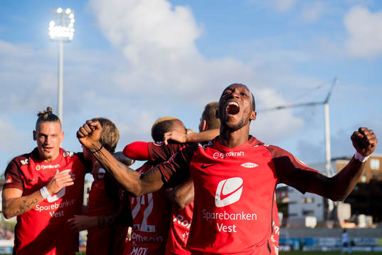 Daouda Bamba of Brann celebrates