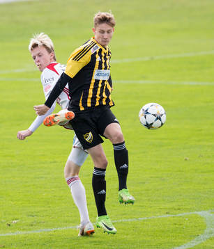 IFK Hässleholms Lucas Johnsson i matchen i division 2