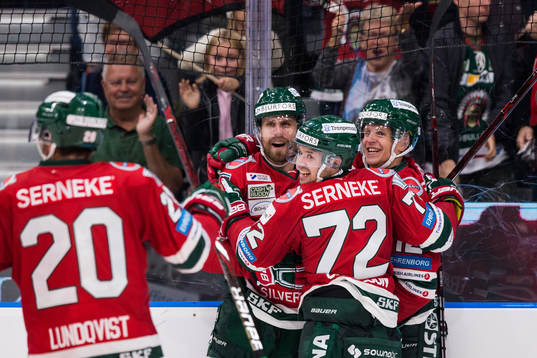 Frölundas Jonathan Sigalet jublar med lagkamrater