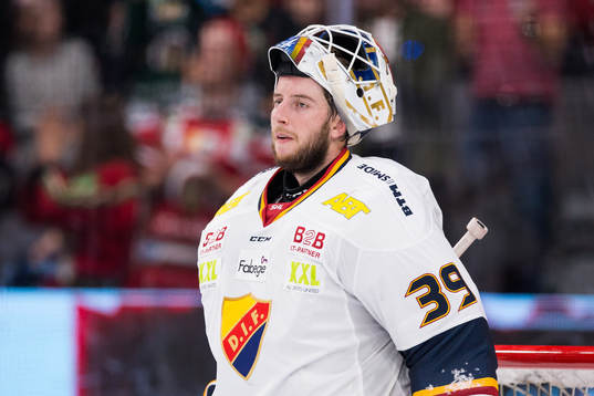 Djurgårdens målvakt Adam Reideborn deppar