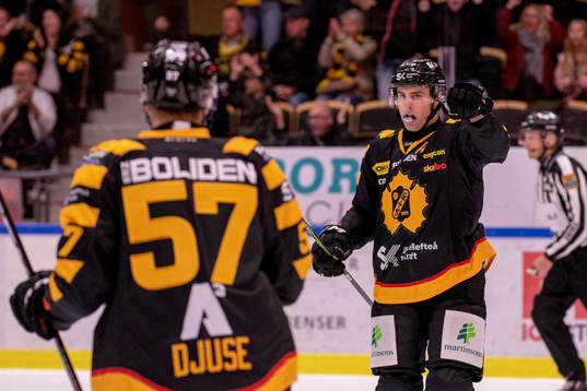 Skellefteås Joakim Lindström jublar