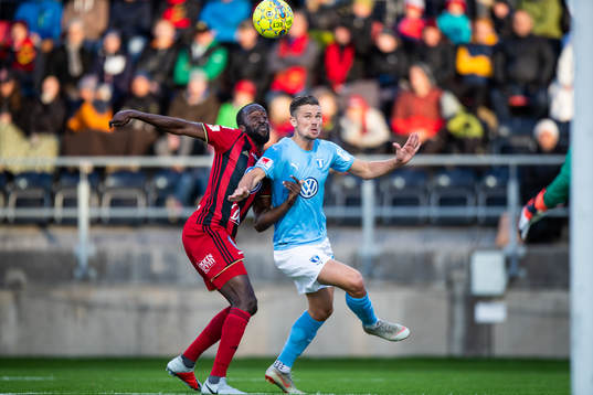 Östersunds Ronald Mukiibi  och Malmö FFs Marcus Antonsson