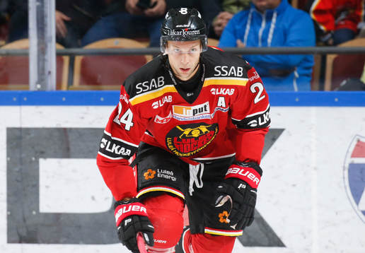 Luleås Johan Harju i ishockeymatchen i SHL mellan Luleå