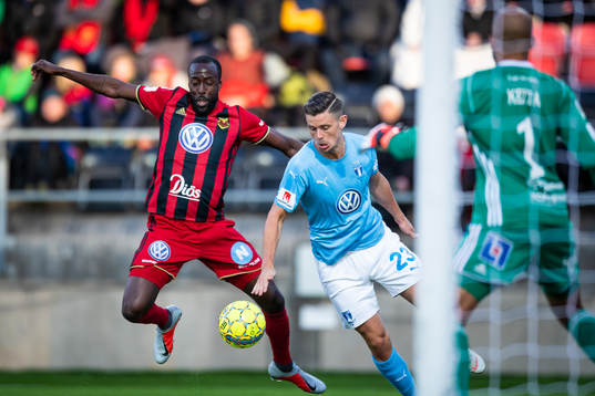 Östersunds Ronald Mukiibi  och Malmö FFs Marcus Antonsson