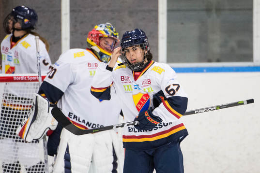 Djurgårdens målvakt Lovisa Berndtsson och Mariam