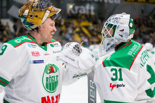 Rögles målvakt Justin Pogge och Rögles målvakt Ville
