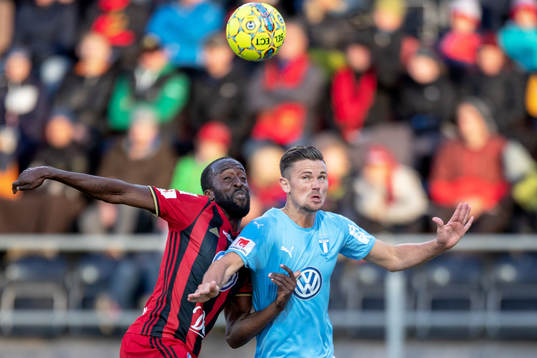 Östersunds Ronald Mukiibi och Malmö FFs Marcus Antonsson