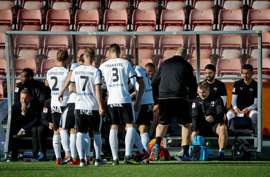Örebros Nahir Besara fick börja matchen på bänken