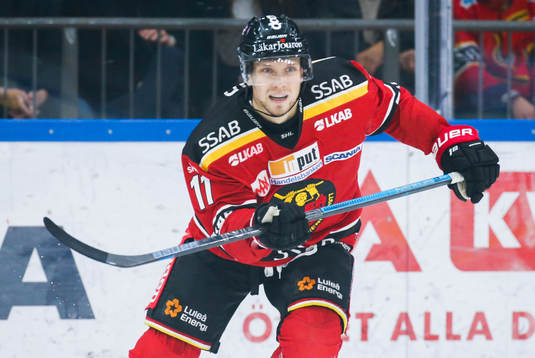 Luleåss Petter Emanuelsson mot Brynäs i ishockeymatchen i