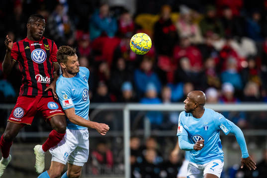 Östersunds Patrick Kpozo  och Malmö FFs Markus Rosenberg