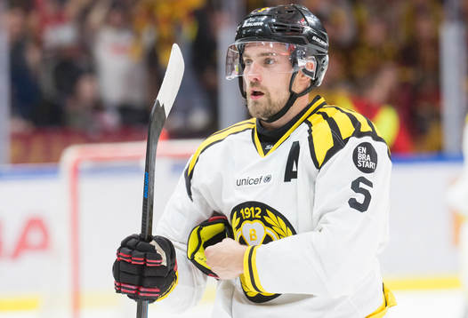 Brynäs Lukas Kilström i ishockeymatchen i SHL mellan