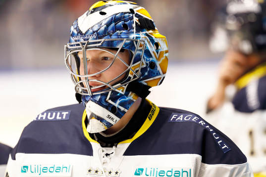 s  målvakt Victor Östman